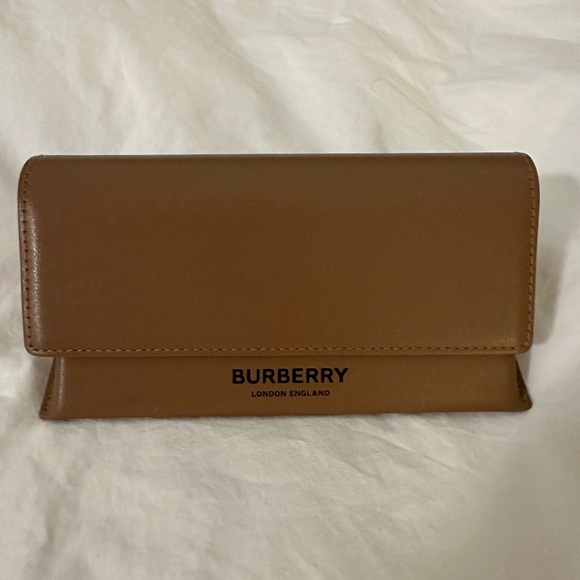 New Burberry Round Brown Sunglasses - Picture 8 of 9